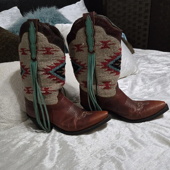 Western Fringe Leather Boots By Laredo Size 8 EUC - Picture 2 of 11